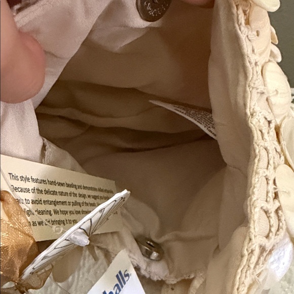 Shell-Embellished Cream Handbag - Picture 4 of 4